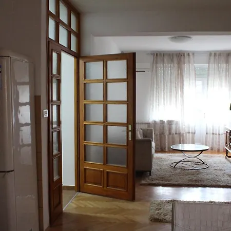 Cy In Center Apartment *